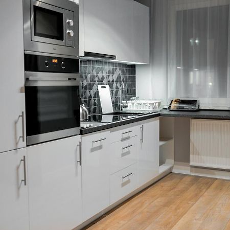 ורשה Crystal Guesthouse מראה חיצוני תמונה