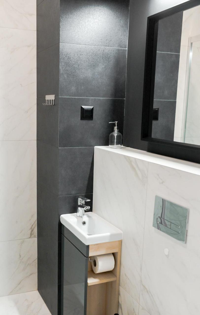 ורשה Crystal Guesthouse מראה חיצוני תמונה