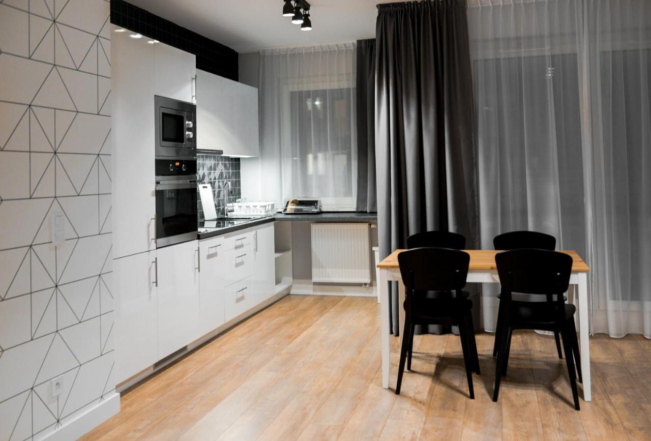 ורשה Crystal Guesthouse מראה חיצוני תמונה