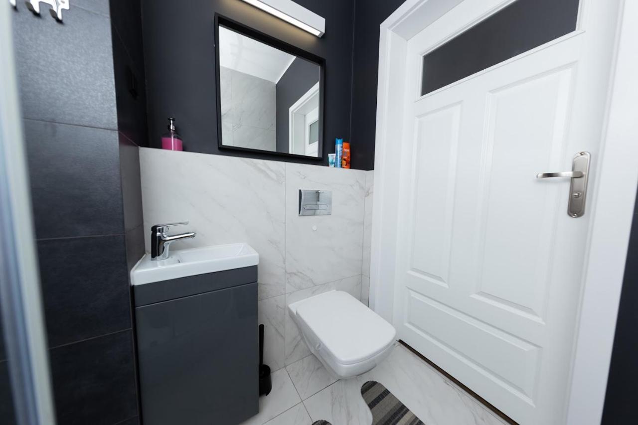 ורשה Crystal Guesthouse מראה חיצוני תמונה