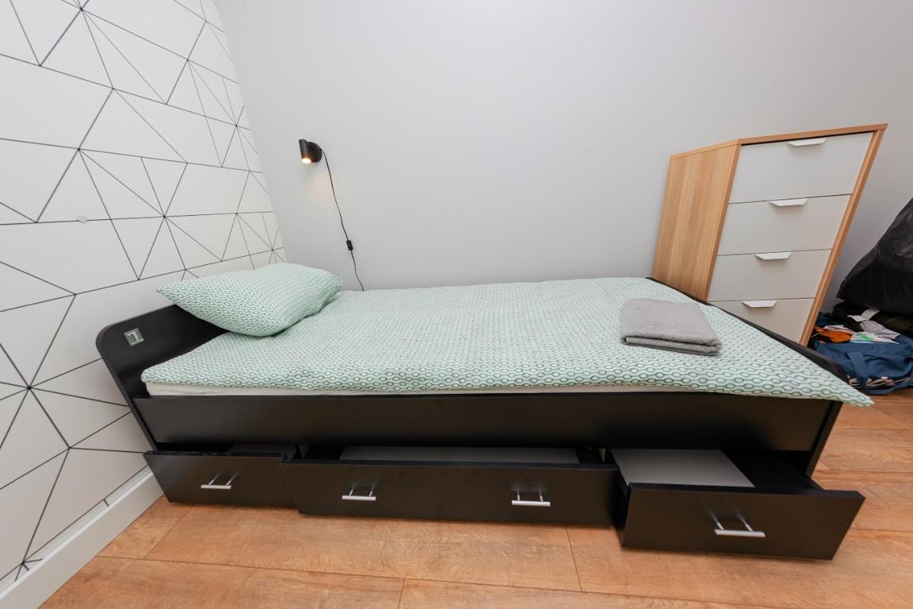ורשה Crystal Guesthouse מראה חיצוני תמונה