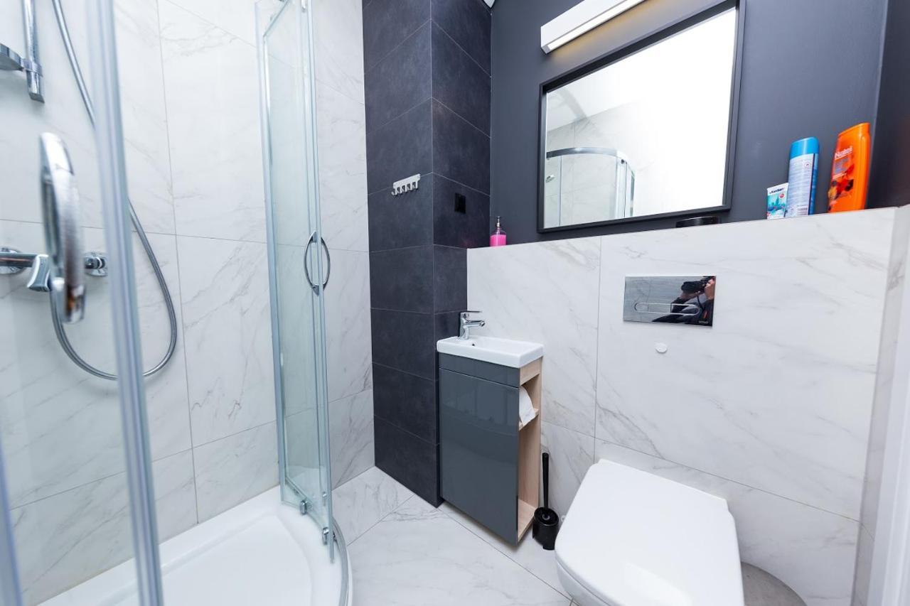 ורשה Crystal Guesthouse מראה חיצוני תמונה
